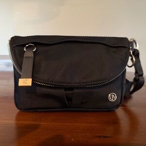 Lululemon mini festival bag